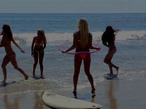 De jolis surfeurs ont baisé le maître de vie hardcore