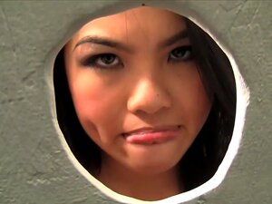 La chaude Filipina Cindy perd la tête avec une grosse bite, Cindy