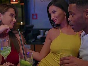 Deux meilleures amies ont trouvé un super partenaire avec un gros