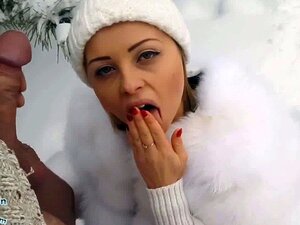 Elle voulait une éjaculation faciale dans la neige - tes vidéos