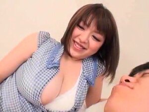 La fabuleuse pute japonaise Marie Momoka dans un clip JAV de gros