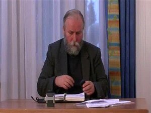 Un vieux mec le paie pour baiser sa nouvelle femme