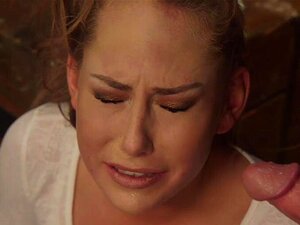 Un homme marié, Bill Bailey, attache la chaude nounou brune Carter