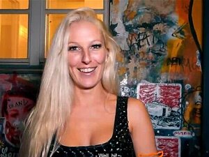 Une blonde chaude CAM ANGEL baisée par un étalon italien ! WOLF