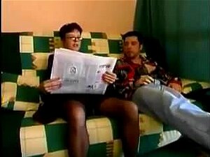 STP5 Maman aux cheveux courts adore baiser son beau-fils !