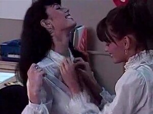 Les stars du porno rétro SH Anita Dark et Anita Blond partagent une