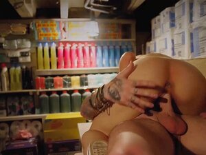 Il m'a peloté à l'épicerie Puis c'est arrivé. Elle était