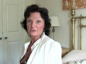 Salope mature et chaude se masturbe