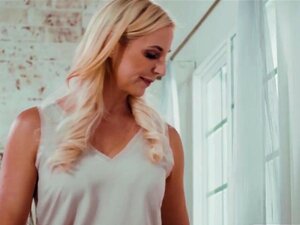 La femme au foyer sexy Sophia West a apprécié un massage