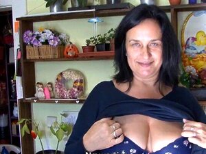 Des nichons F matures se font baiser dans un magasin de fleurs