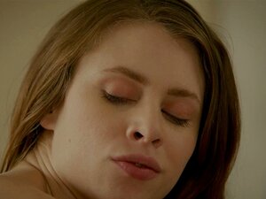 Anya Olsen se fait baiser dans le cul par son beau-père sucre. Anya
