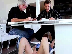 Stevie se fait baiser fort par le nouveau mec avec une bite