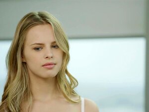 La chaude modèle Jillian Janson se fait baiser dans le cul !