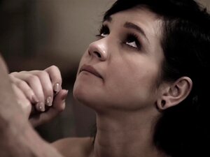 La nounou à peine majeure Cadey Mercury baise son nouveau patron pour