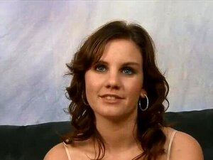 Un rat d'église de 19 ans se fait baiser la gueule jusqu'à tomber en