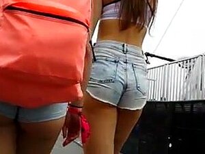 omg juteux cul blanc joues en short !