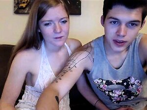 Une fille envoûtante avec des seins fermes est toujours impatiente de