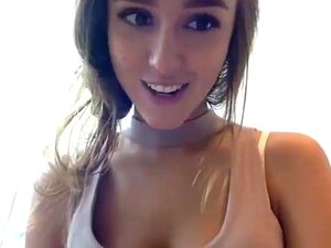 Fille sexy junior folle montre tout le web