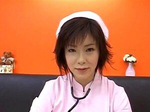 L'infirmière de Kasumi Uehara suce et baise une érection,