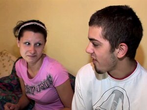 Il est temps de payer le loyer, mais ce gars n'a pas d'argent dans son