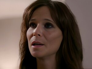 LE GARÇON DE MAMAN-La MILF Mature Syren De Mer Se Fait Doigter La