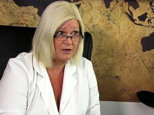 Sexe à quatre avec mamie