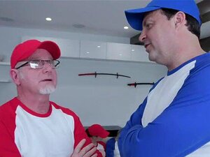 *** - Des petites curieuses se font choper par leurs beaux-pères et