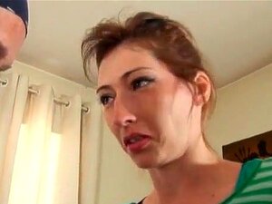 Petite salope française se fait baiser l'anus durement