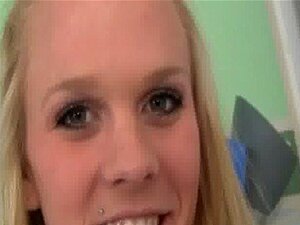 Mignonne enceinte se masturbe en chaleur