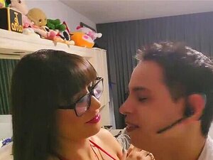 Je vais en boîte avec mon mari et il m'a laissé baiser le