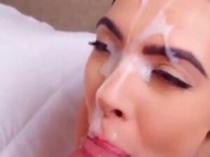 Éjaculation monstrueuse et répétition lente. éjaculation faciale