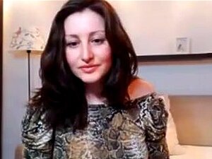 Babe russe pt1. Une babe russe en peau de serpent se fait baiser la