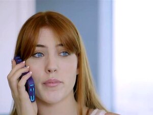 La mignonne rousse Gwen Stark kiffe son premier BBC !. Gwen est