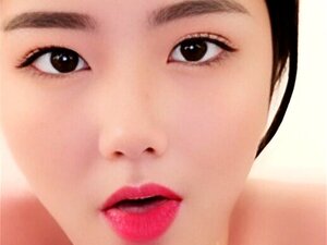 Plongez dans le charme exotique d'une beauté japonaise séduisante,