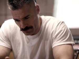 Charles Dera est un veuf, sa femme lui manque. Un jour, il ne peut pas