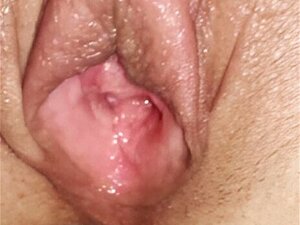 Femme chaude prenant du sperme (creampie et buvant)