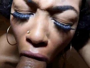 amants mignons, poussière sale bavant la gorge profonde de leur