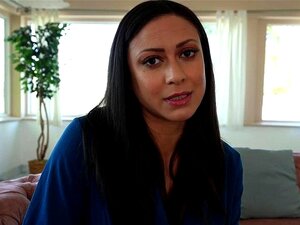 Ma belle-mère latine chaude est une experte en branlette espagnole et