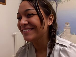 Natacha laisse le club plein de merde et veut encore baiser