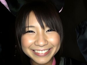 Découvrez la beauté envoûtante et poilue de Koharu Aoi alors