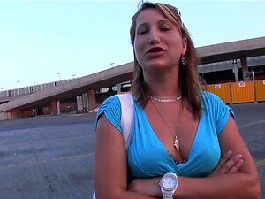 Agent Public Blonde baise en public avec un inconnu