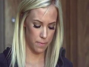 Problèmes de starlettes à la soirée pyjama partie 1. chaudes