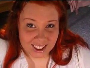 Grosse rousse se masturbe