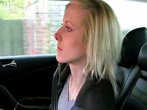 Elle ne pouvait pas payer le taxi mais accepta de sucer