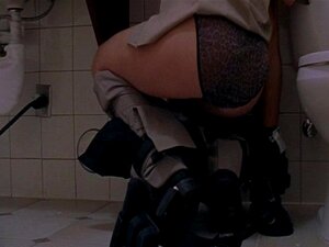 Découvrez les charmes séduisants d'Amanda Righetti dans Angel Blade.