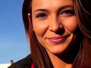 Un trio en bord de route avec des inconnus et trois bombes. Sexe en