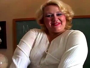 Grosse et plantureuse belle blonde BBW