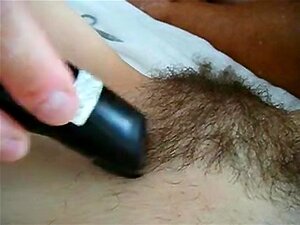 Couper et raser la chatte