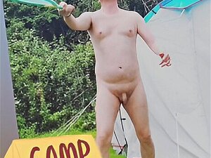 Aventure de camping nue.