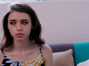 Petite nana Lucie Cline se fait désespérer avec une baise dure. La